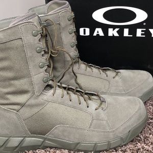 Brand New Men’s Size 12 Oakley Boots